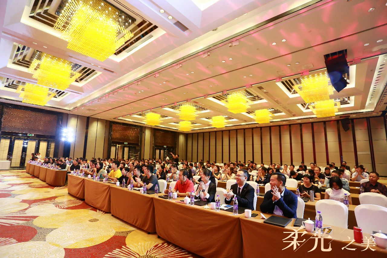  華鵬陶瓷2019經銷商年會啟航新征程