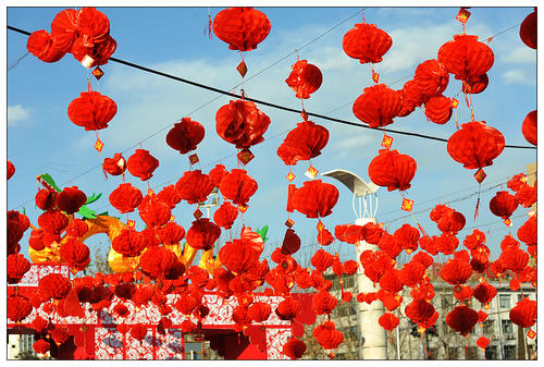 快來瞧瞧—華鵬陶瓷為你盤點2015年春節十大頭條新聞！