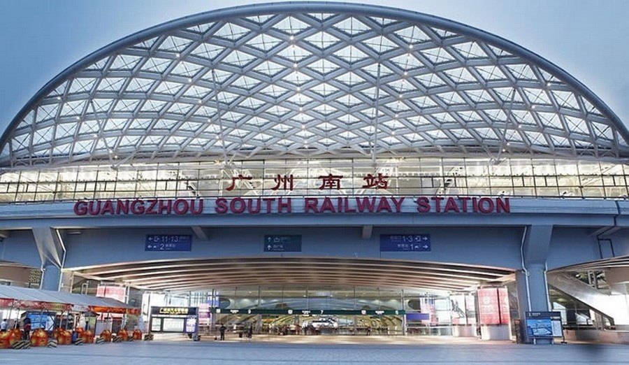 華鵬陶瓷百花綻放第二季”以勢謀市“之推廣勢強(qiáng)勢發(fā)力——高鐵廣告正式上線